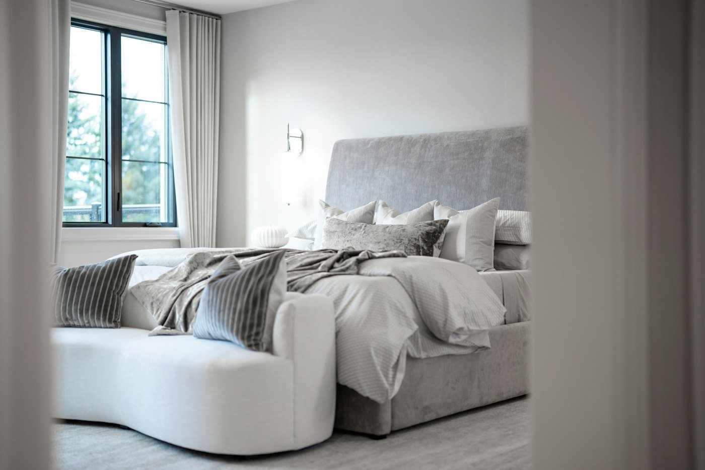 Aurora queen bed with storage and bench